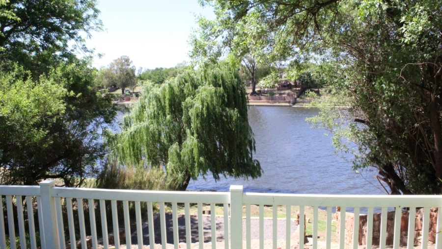 5 Bedroom Property for Sale in Parys Free State